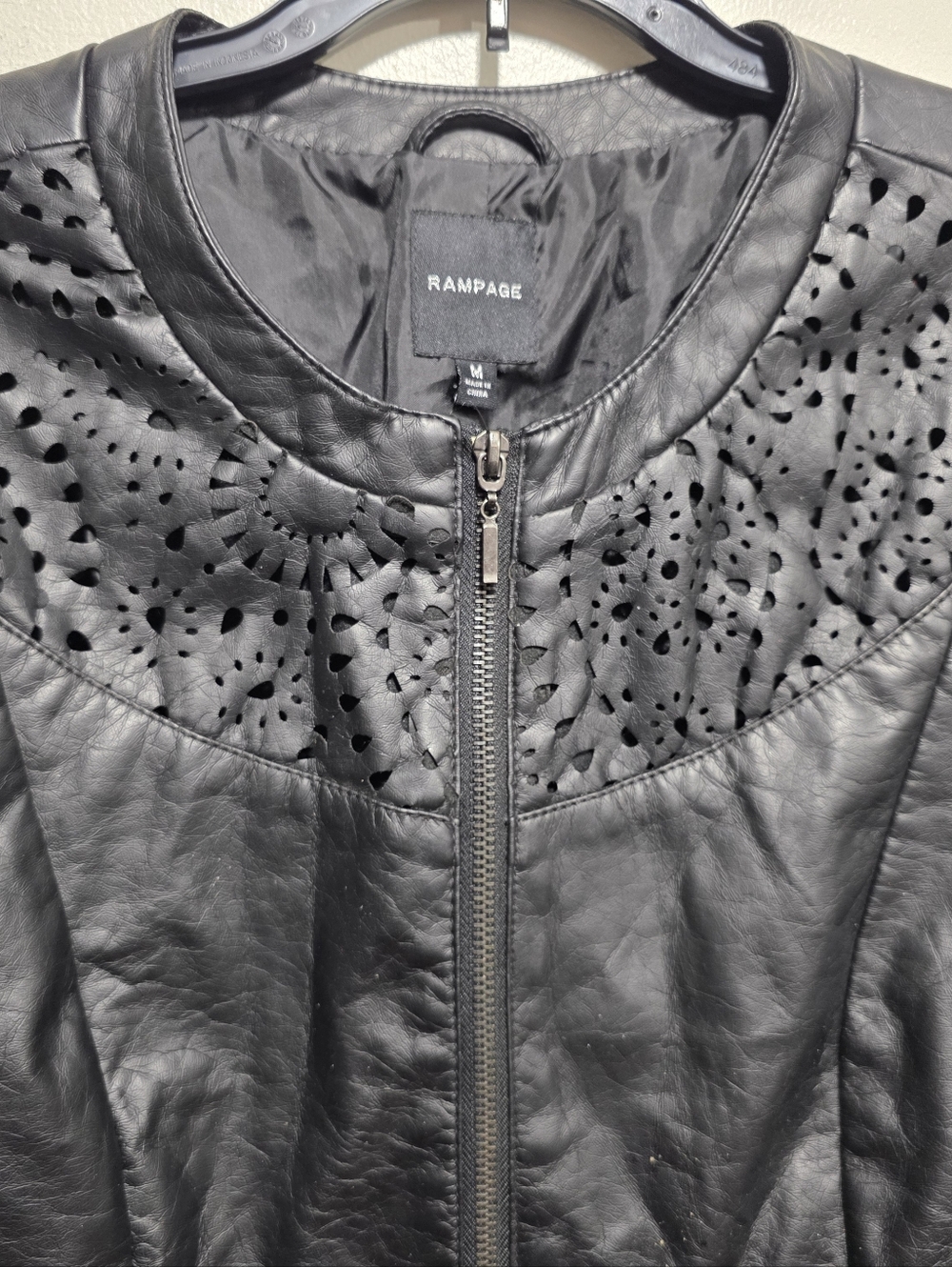 NWT! Rampage Black Faux Leather Laser Cut Moto Cropped Jacket Size M Medium - Picture 6 of 9